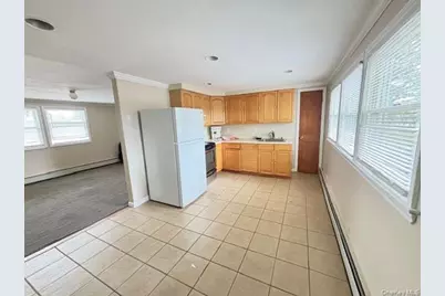 112 W Scudder Avenue, Copiague, NY 11726 - Photo 6