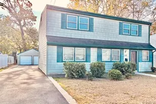 112 W Scudder Ave, Copiague, NY 11726 - Photo 2