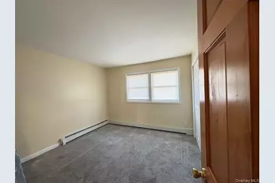 112 W Scudder Avenue, Copiague, NY 11726 - Photo 12