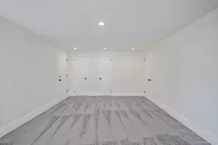 25 Oxford Dr, Freeport, NY 11520 - Photo 24