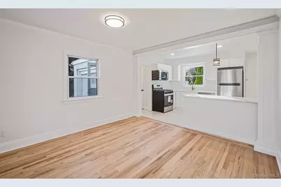 25 Oxford Drive, Freeport, NY 11520 - Photo 12