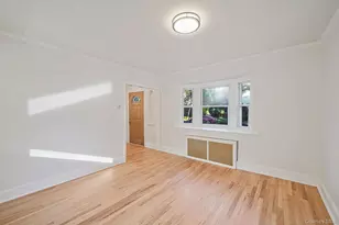 25 Oxford Dr, Freeport, NY 11520 - Photo 14