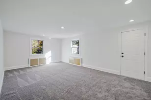 25 Oxford Dr, Freeport, NY 11520 - Photo 22
