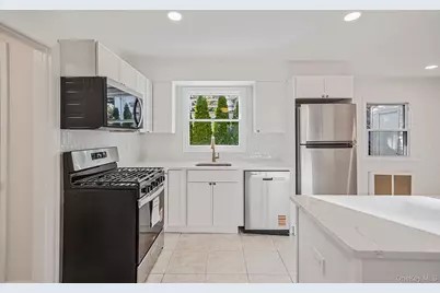 25 Oxford Drive, Freeport, NY 11520 - Photo 16