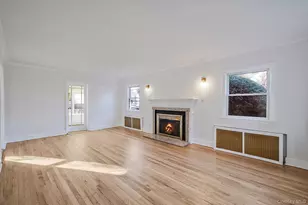 25 Oxford Dr, Freeport, NY 11520 - Photo 8