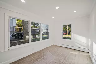 25 Oxford Dr, Freeport, NY 11520 - Photo 20