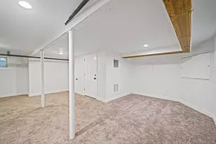 25 Oxford Dr, Freeport, NY 11520 - Photo 34