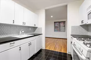 25 Chapel Pl, Great Neck, NY 11021 - Photo 6