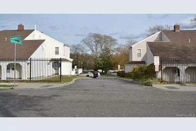 54 Townhouse Road N #54, Huntington Station, NY 11746 - Photo 14