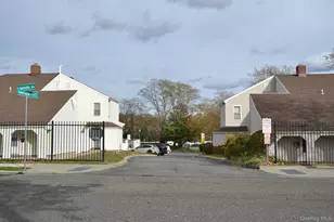 54 Townhouse Road N, Huntington Station, NY 11746 - Photo 14