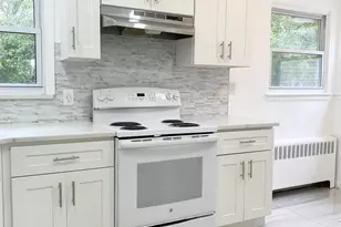 25 Margaret Dr, Plainview, NY 11803 - Photo 2