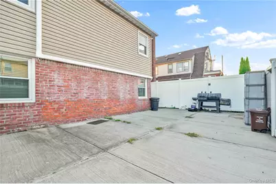 9519 160th Avenue, Howard Beach, NY 11414 - Photo 26