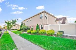 95-19 160th Ave, Howard Beach, NY 11414 - Photo 4