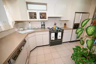 71-12 71st Pl, Glendale, NY 11385 - Photo 6