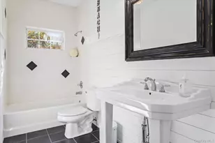 39 E Culver Ln, East Moriches, NY 11940 - Photo 12