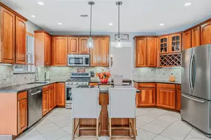 76 Blueberry Ridge Dr, Holtsville, NY 11742 - Photo 10