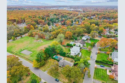 9 Princeton Drive, Plainview, NY 11803 - Photo 32