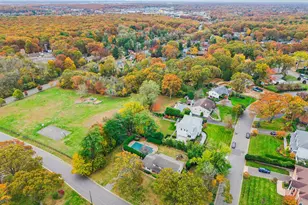 9 Princeton Dr, Plainview, NY 11803 - Photo 32