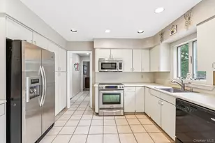 9 Princeton Dr, Plainview, NY 11803 - Photo 6