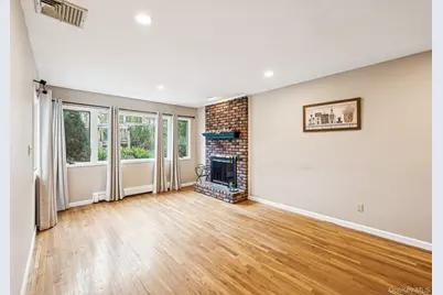 9 Princeton Drive, Plainview, NY 11803 - Photo 12