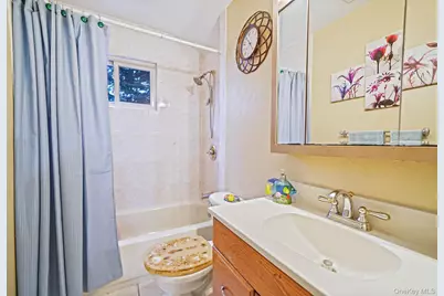 325 W 16th Street, Deer Park, NY 11729 - Photo 26