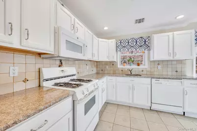 3 Snowdance Lane, Nesconset, NY 11767 - Photo 12