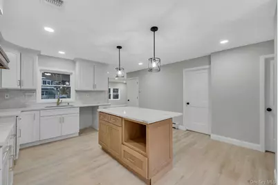 1911 Carroll Avenue, Merrick, NY 11566 - Photo 8