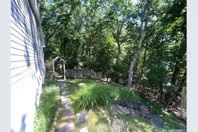 106 Laurel Lane, Port Jefferson, NY 11777 - Photo 34