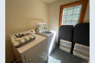 106 Laurel Lane, Port Jefferson, NY 11777 - Photo 4