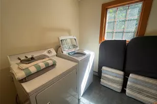 106 Laurel Ln, Port Jefferson, NY 11777 - Photo 4