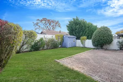 116 Parkhill Avenue, Massapequa, NY 11758 - Photo 10