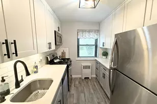 5 Terrace Cir, Great Neck, NY 11021 - Photo 8