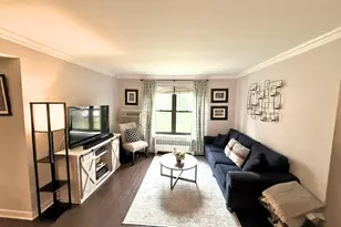 5 Terrace Cir, Great Neck, NY 11021 - Photo 2