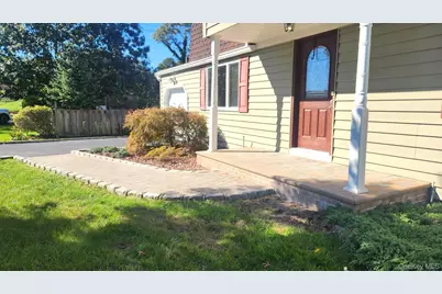 439 Southport Street, Ronkonkoma, NY 11779 - Photo 2