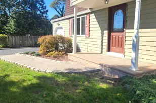 439 Southport St, Ronkonkoma, NY 11779 - Photo 2