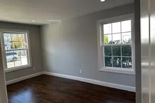 25 Maple Pl, Hicksville, NY 11801 - Photo 10