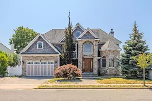 4 Sutton Pl, Massapequa, NY 11758 - Photo 2