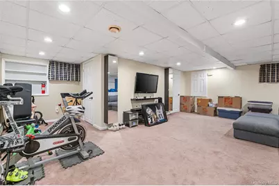 1041 N 4th Street, New Hyde Park, NY 11040 - Photo 32