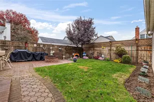 1041 N 4th St, New Hyde Park, NY 11040 - Photo 4