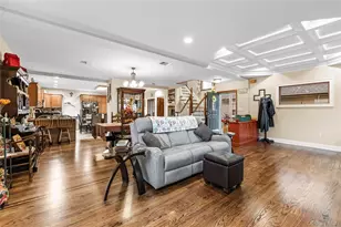 1041 N 4th St, New Hyde Park, NY 11040 - Photo 12