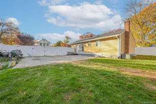 350 Sheridan St, Westbury, NY 11590 - Photo 16