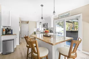 31 Fallen Leaf Rd, Holbrook, NY 11741 - Photo 8