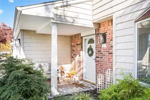 31 Fallen Leaf Rd, Holbrook, NY 11741 - Photo 4