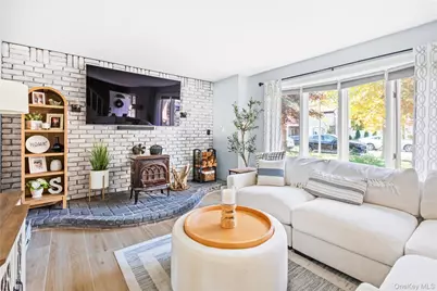 31 Fallen Leaf Road, Holbrook, NY 11741 - Photo 6