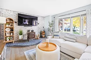 31 Fallen Leaf Rd, Holbrook, NY 11741 - Photo 6