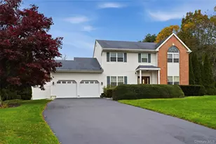 48 Windcrest Dr, Manorville, NY 11949 - Photo 4