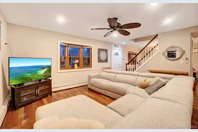 186 Robin Place, Levittown, NY 11756 - Photo 12