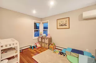 186 Robin Pl, Levittown, NY 11756 - Photo 14