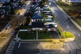 186 Robin Pl, Levittown, NY 11756 - Photo 38