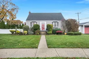 186 Robin Pl, Levittown, NY 11756 - Photo 32